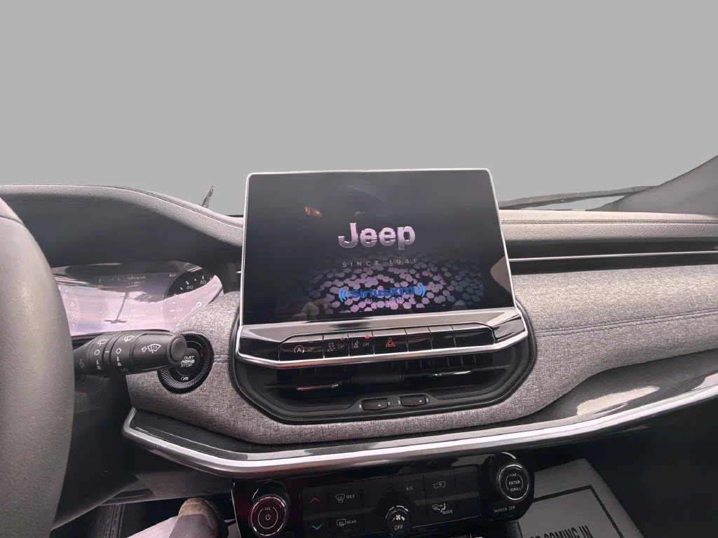 Used 2024 White Jeep Latitude image 22