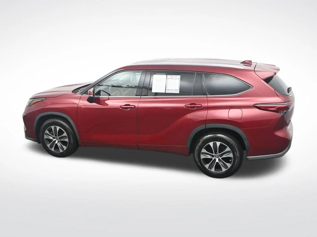 Certified Used 2021 Ruby Flare Pearl Toyota XLE image 38
