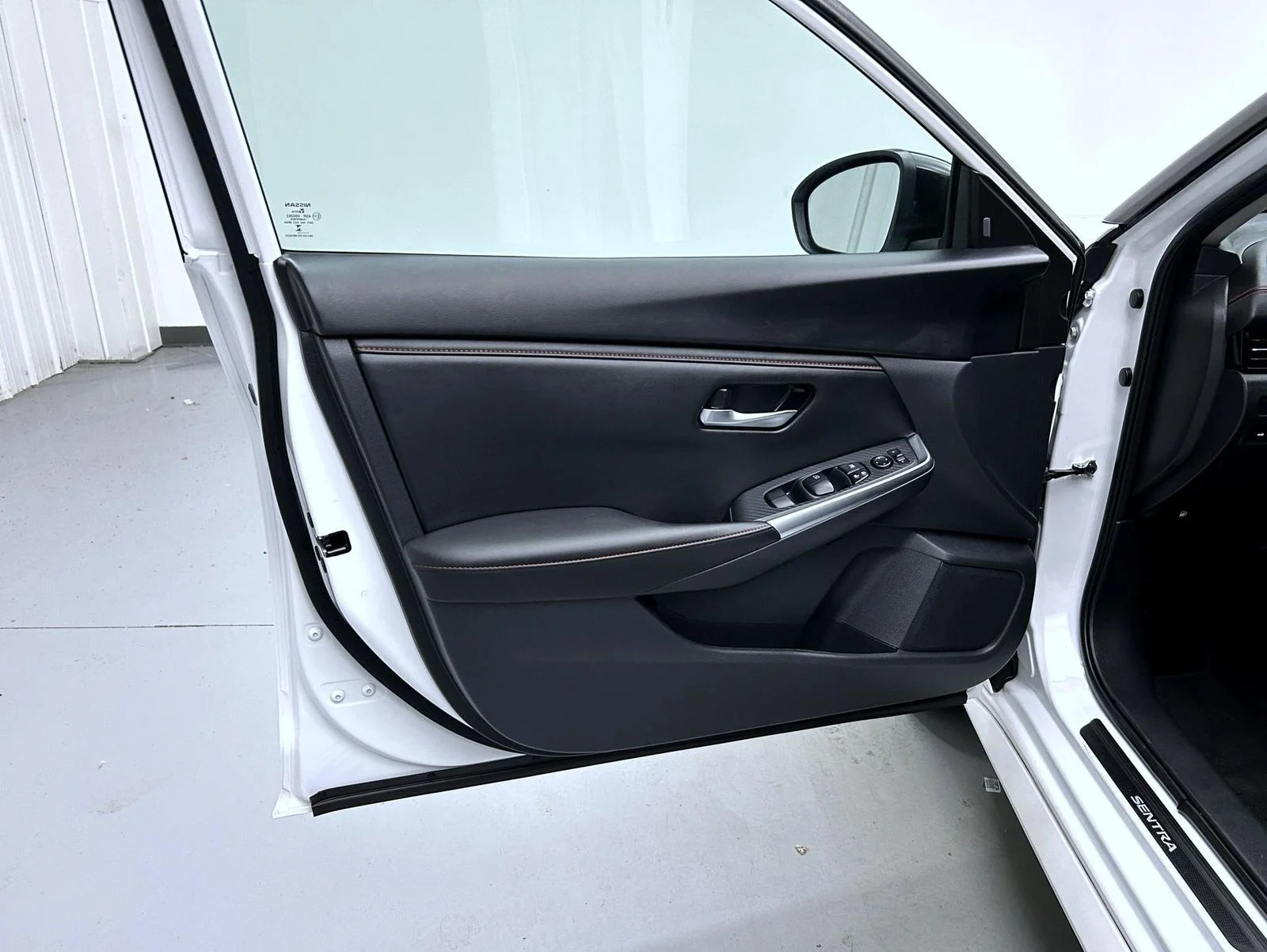 Used 2024 White Nissan SR image 9