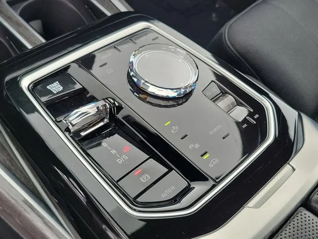 Used 2025 Black BMW 740i image 33