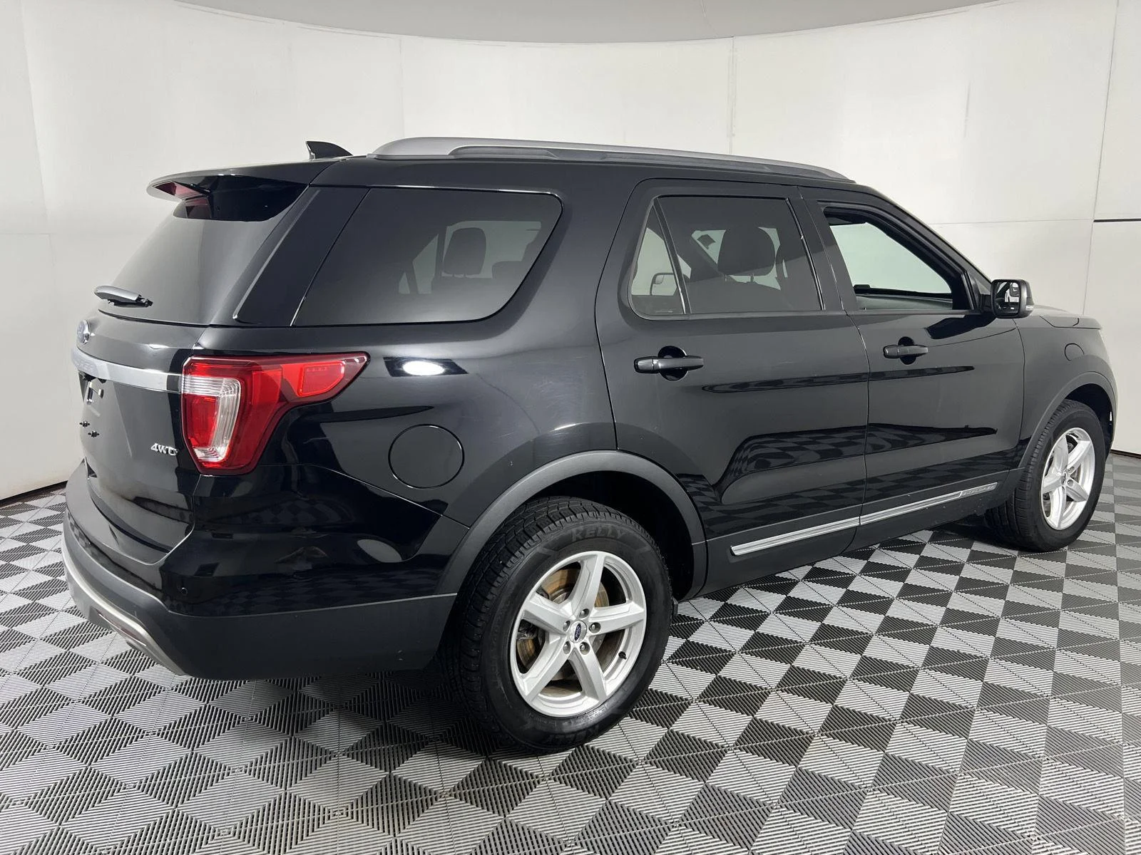Used 2017 Shadow Black Ford XLT image 11