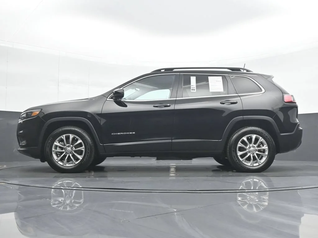 Used 2022 Black Jeep Latitude Lux image 27