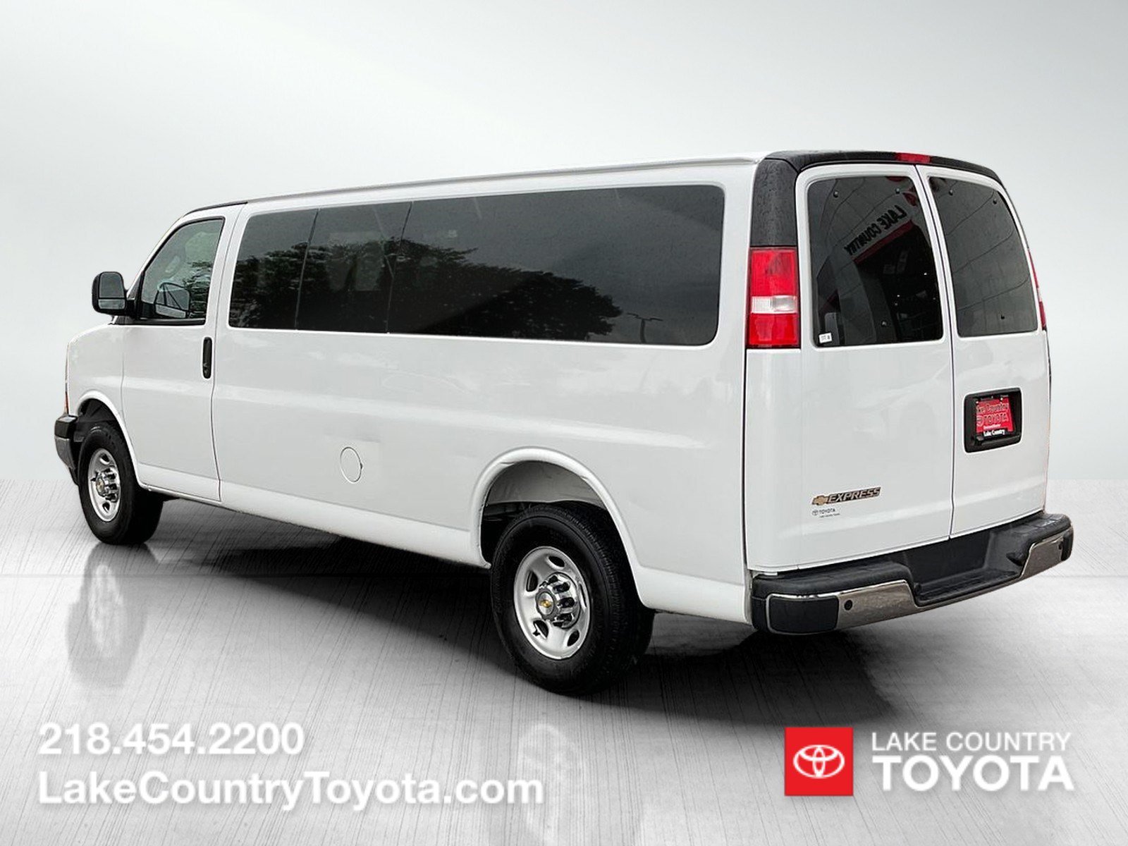 Used 2025 White Chevrolet LT image 3