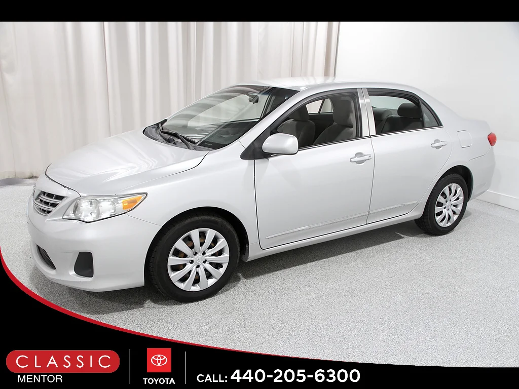 Used 2013 Classic Silver Metallic Toyota LE image 3