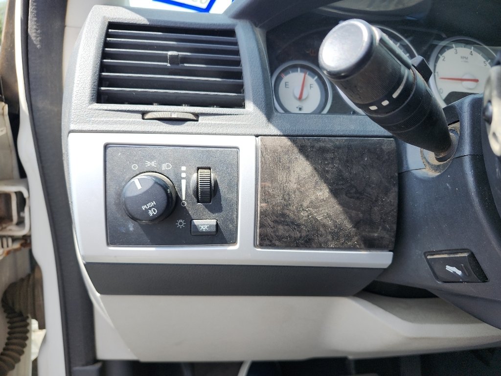 Used 2010 Stone White Clearcoat Dodge SXT image 30