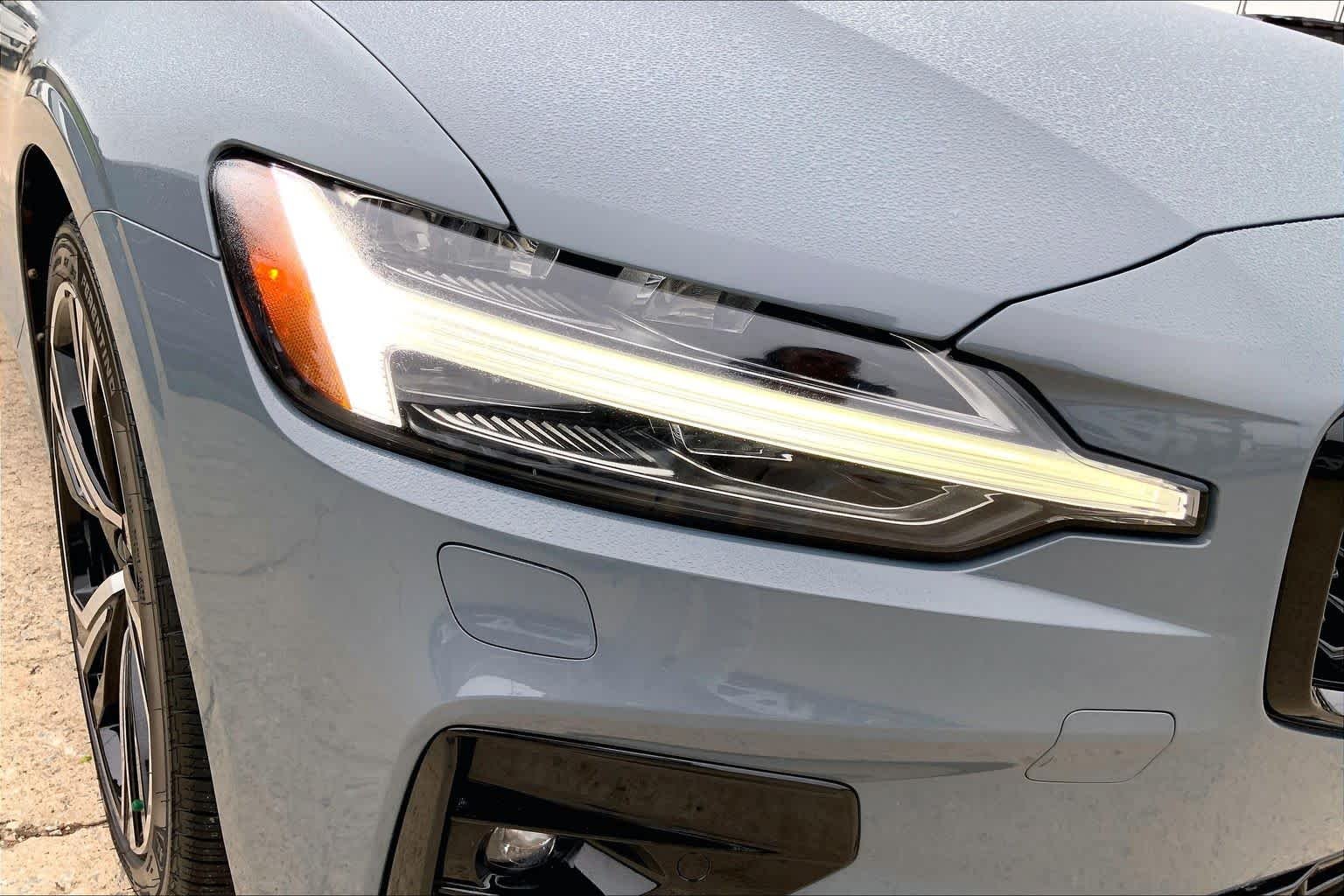 Used 2023 Thunder Grey Metallic Volvo Core Dark Theme image 27