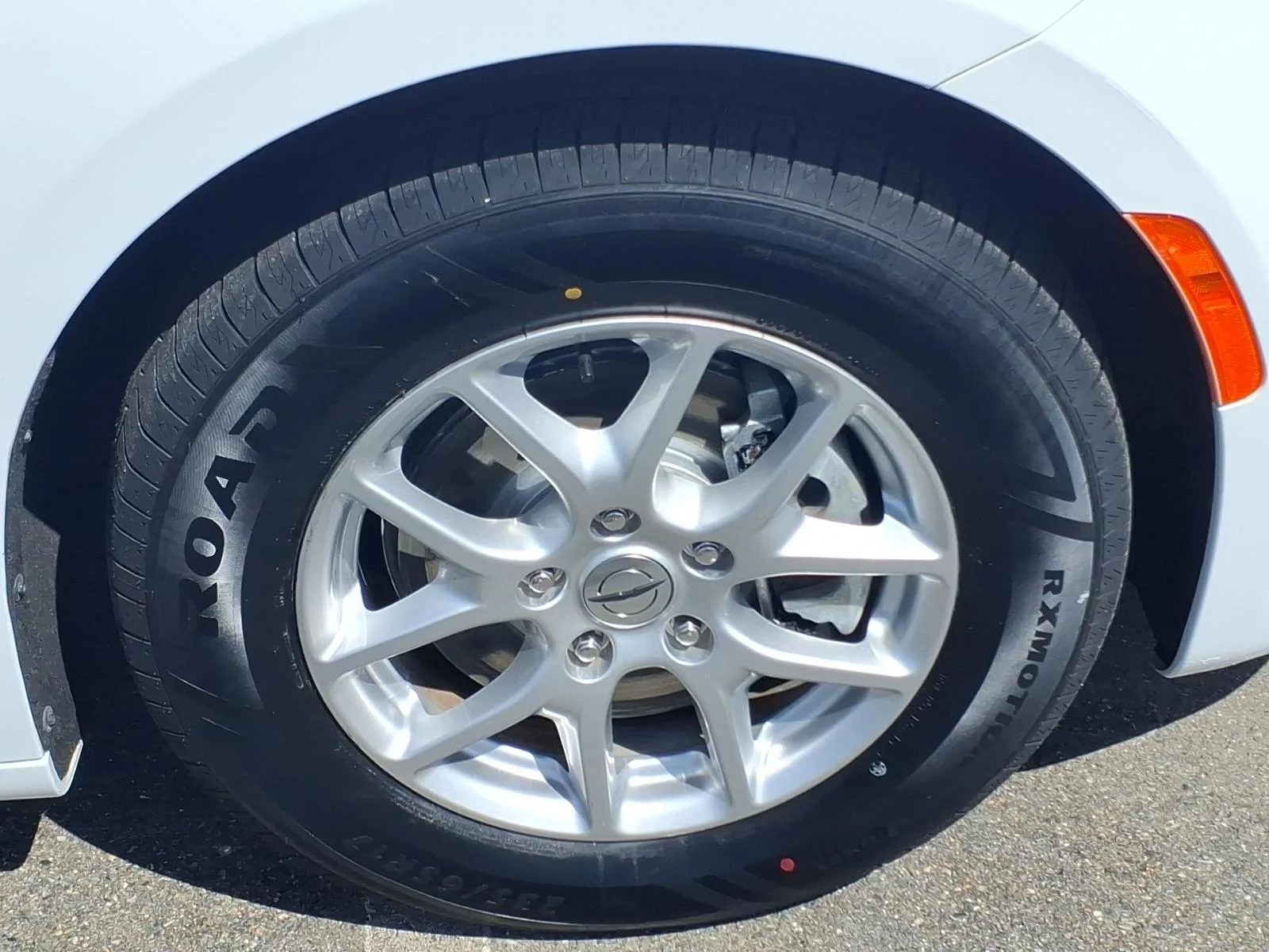 Used 2023 Bright White Clearcoat Chrysler Touring L image 10