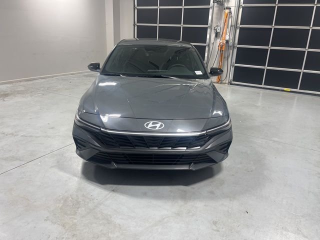 Used 2025 Gray Hyundai SEL Sport image 3