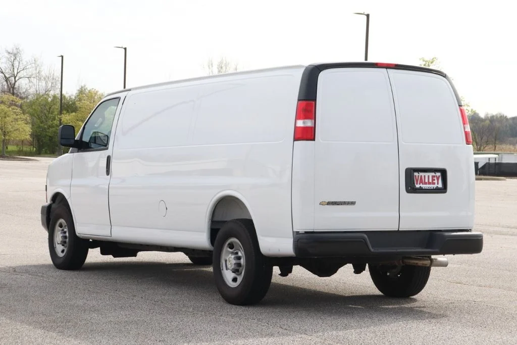 Used 2025 Summit White Chevrolet EXT image 7