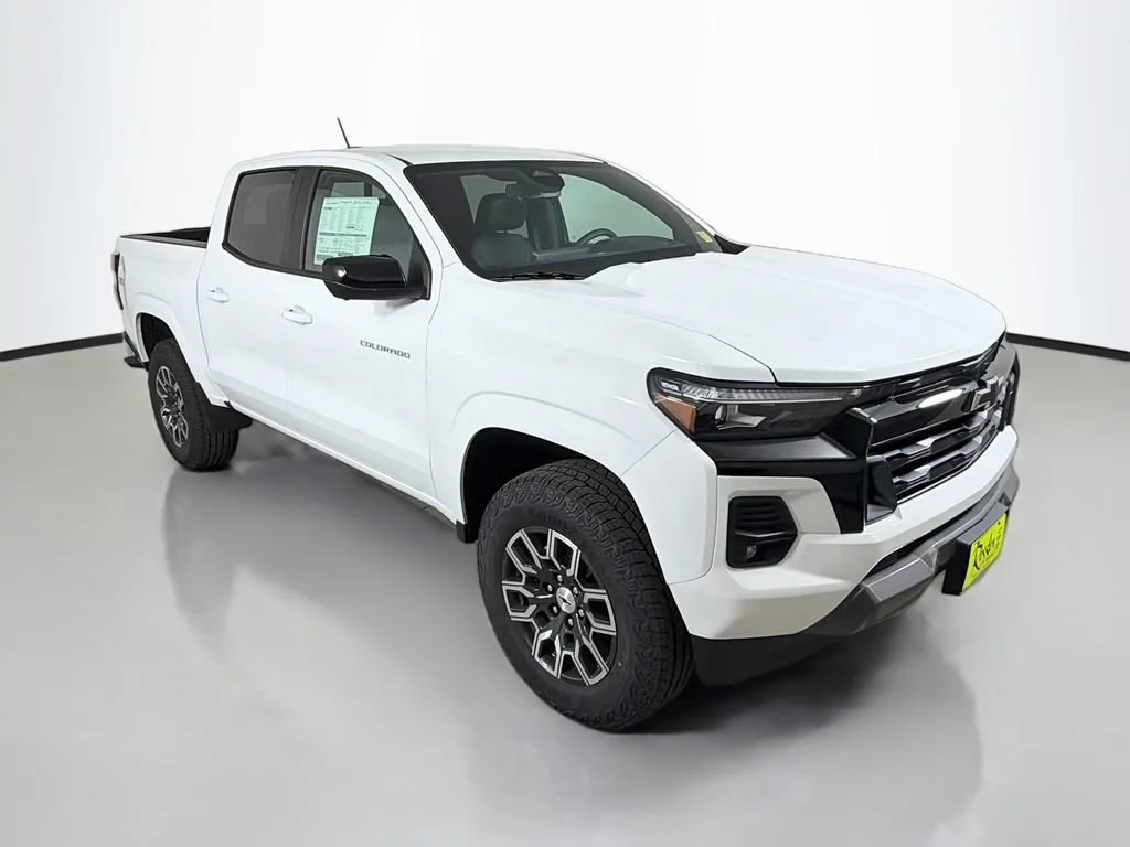 New 2026 Summit White Chevrolet Z71 image 3