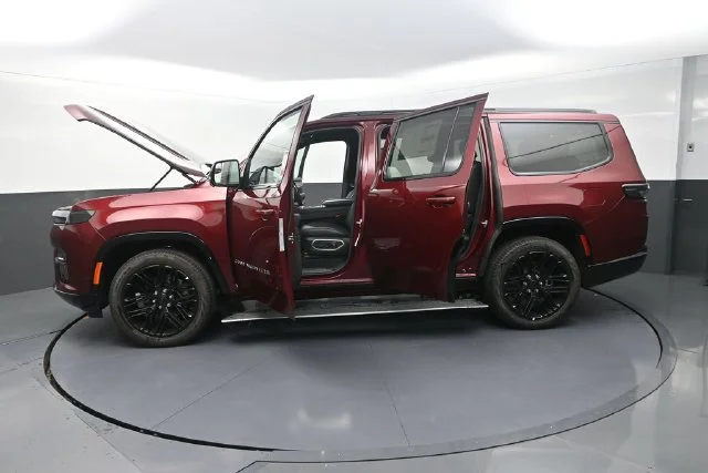 New 2026 Velvet Red Pearl-Coat Exterior Paint Jeep Limited Reserve image 32