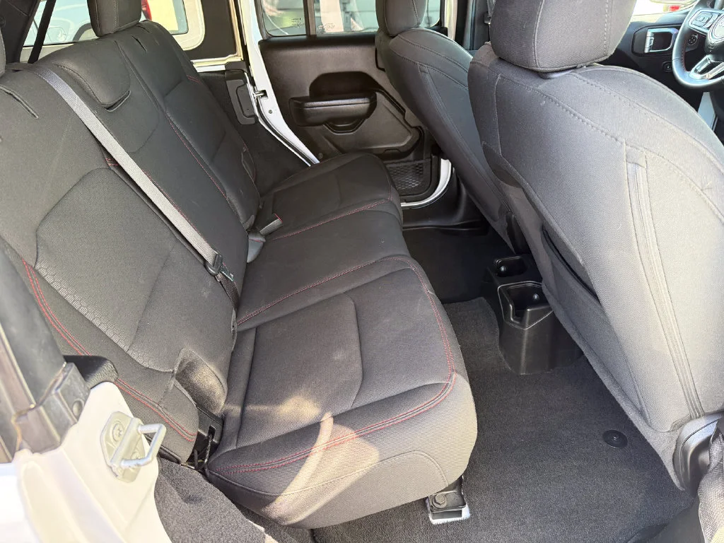 Used 2023  Jeep Rubicon image 17