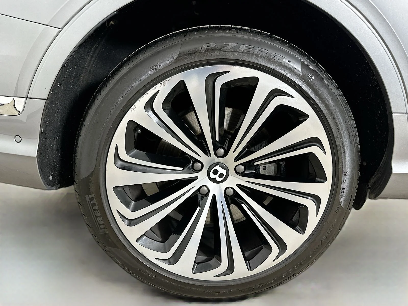Used 2023 Silver Bentley  image 55