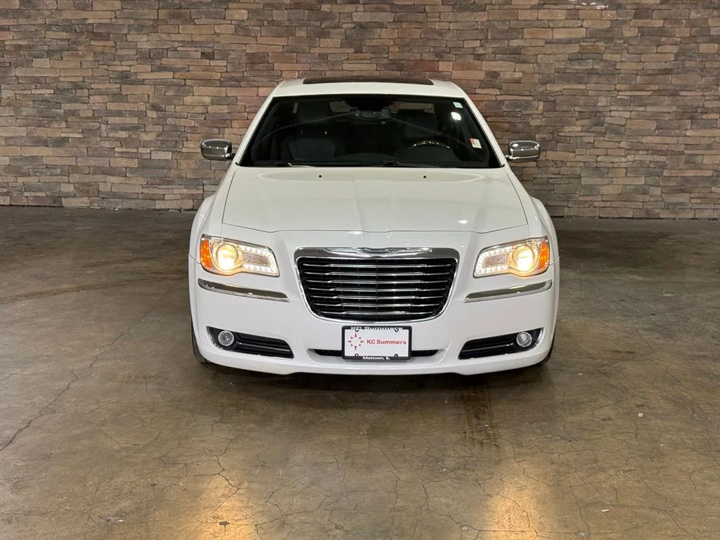 Used 2011 Ivory Chrysler Base image 36