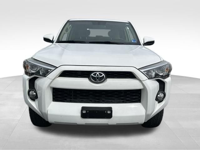 Used 2016 White Toyota SR5 image 10
