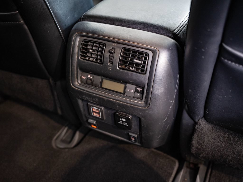 Used 2018 Caspian Blue Nissan SL image 43