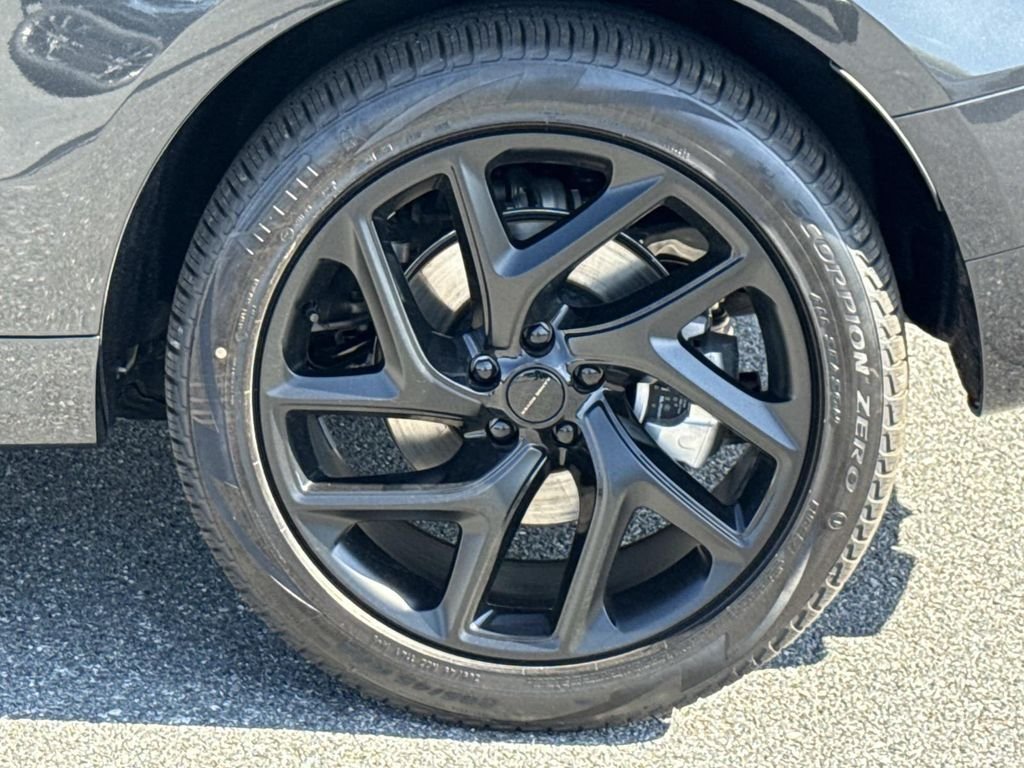 New 2026 Carpathian Grey LAND ROVER Dynamic SE image 29