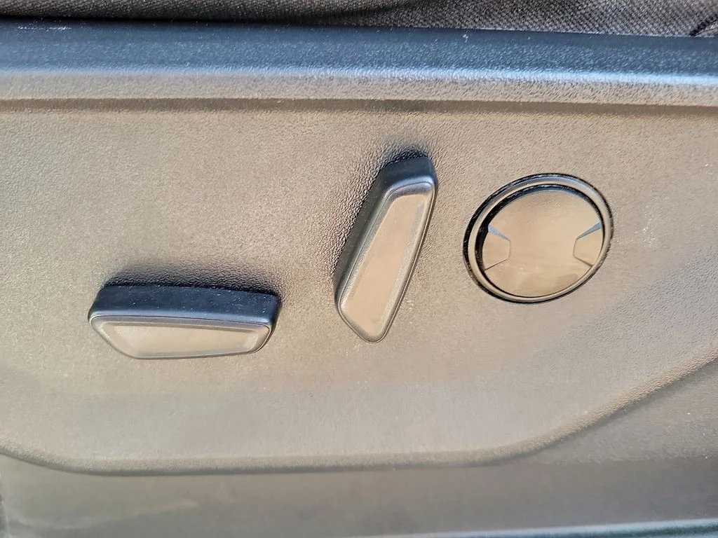 Used 2023 Silver Ford XLT image 19