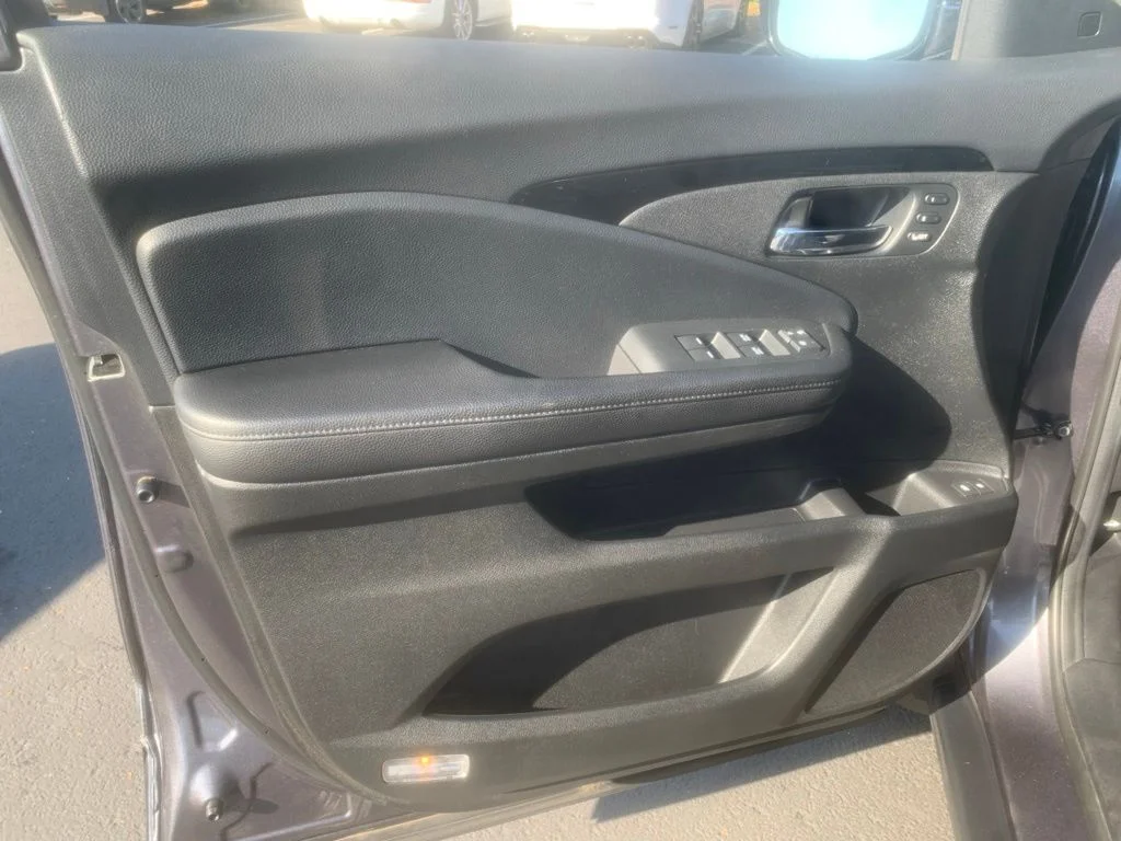 Used 2022 Modern Steel Metallic Honda Touring image 9