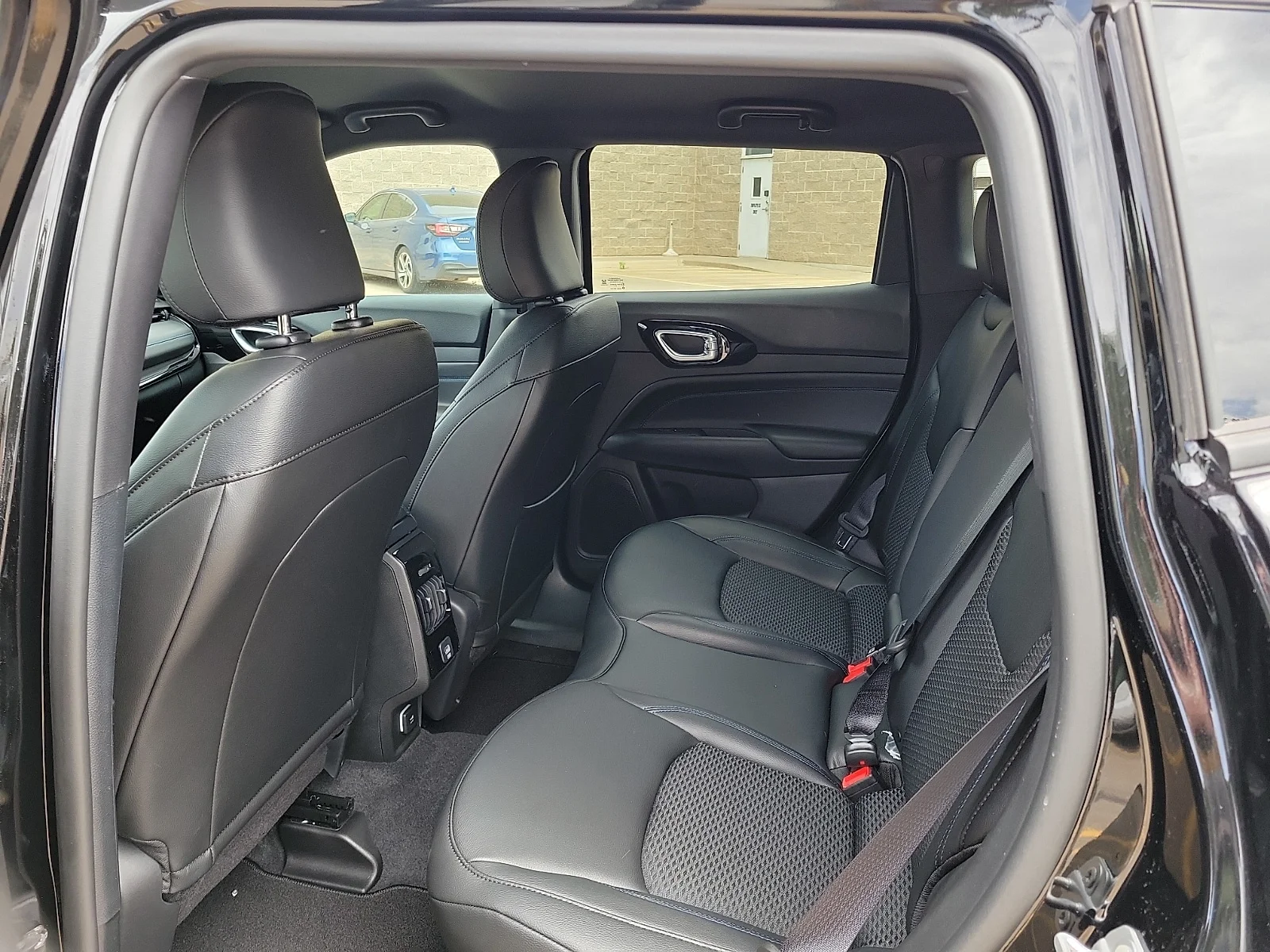 New 2026 PXJ Diamond Bla Jeep LATITUDE ALTITUDE 4X4 image 9