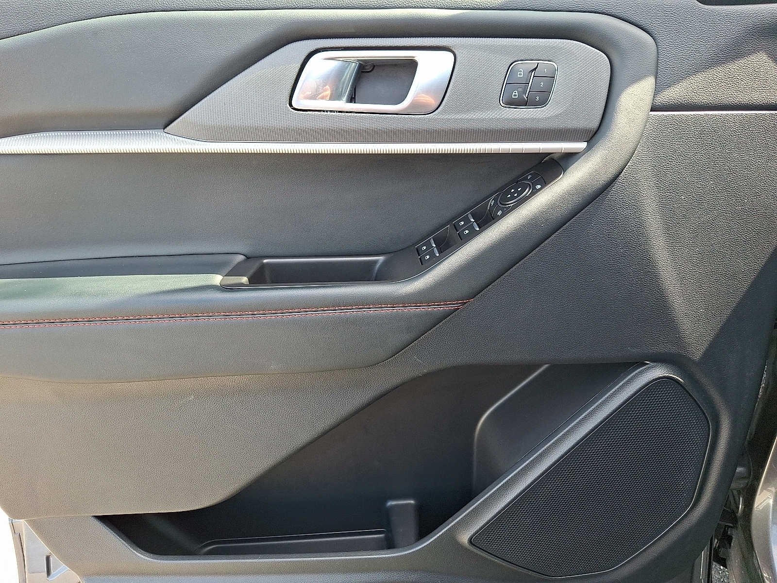 Used 2025 Carbonized Gray Metallic Ford ST-Line image 13