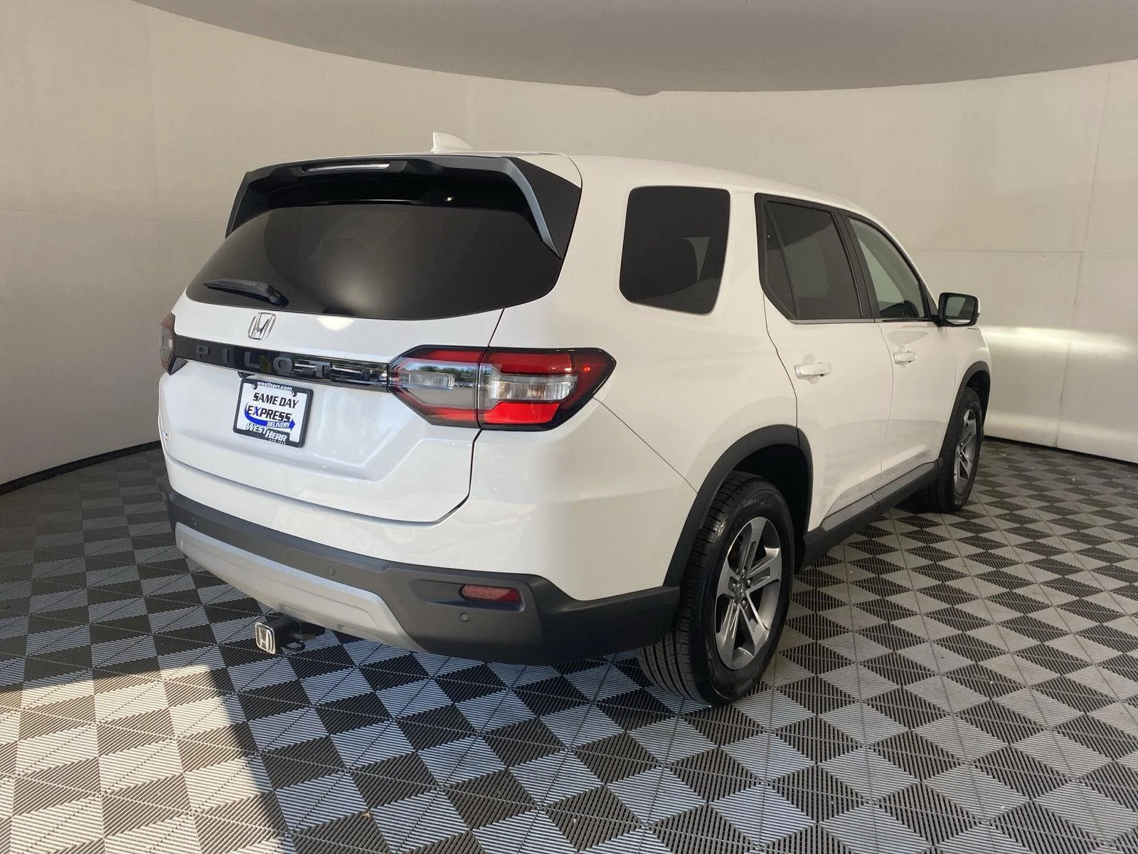 Used 2023 Platinum White Pearl Honda EX-L image 9
