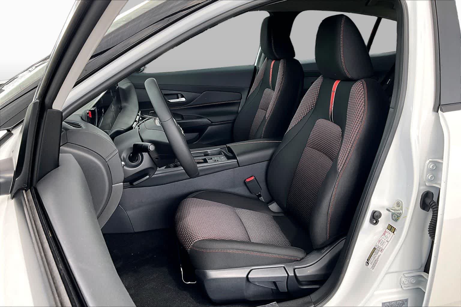 New 2026 Aspen White TriCoat / Super Black Two-tone Nissan SR image 15
