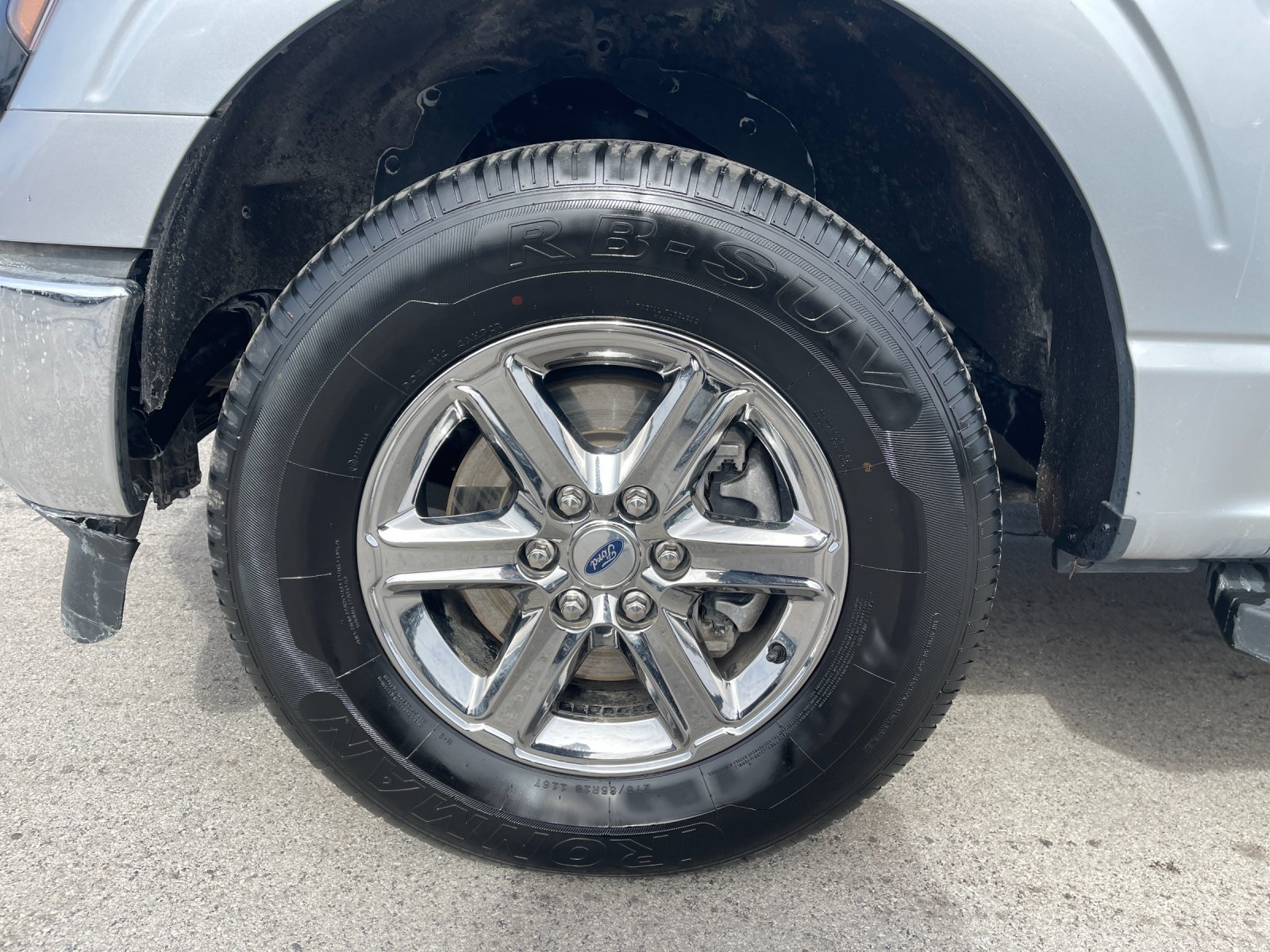 Used 2024 Silver Metallic Ford XLT image 31