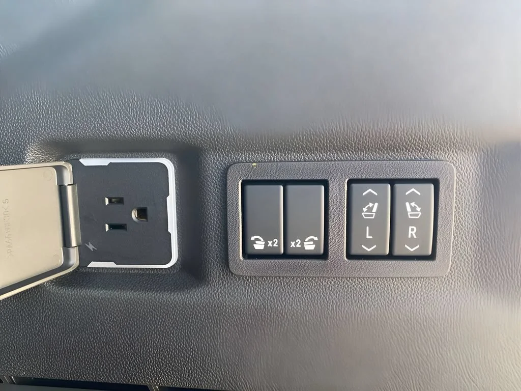 New 2026 Polar White Tricoat Chevrolet Premier image 31