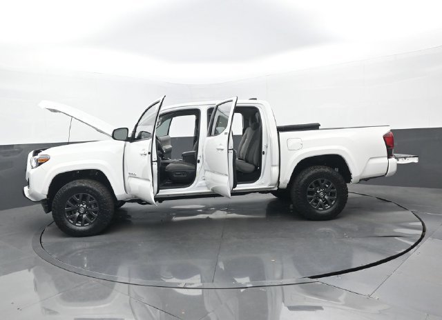 Used 2023 Ice Cap Toyota SR5 image 34