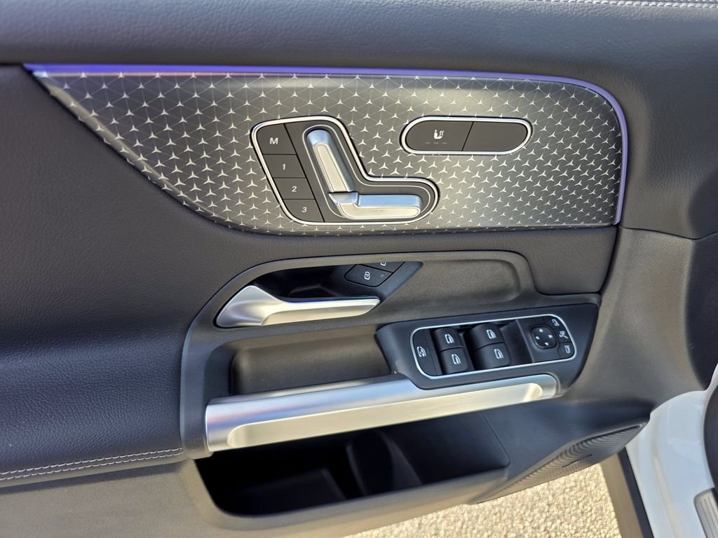 New 2026 White Mercedes-Benz GLB 250 image 19