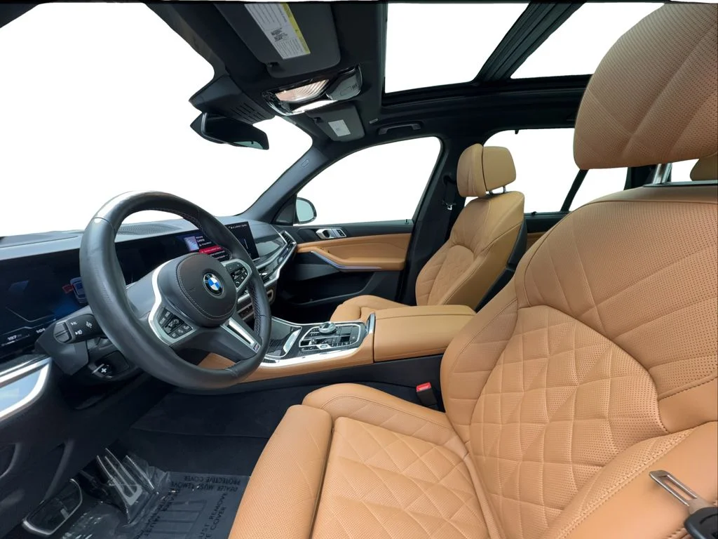 Used 2025 Gray BMW M60i image 21