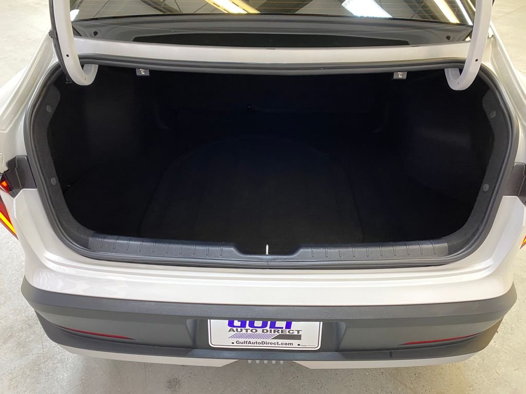Used 2025 White Kia LXS image 28