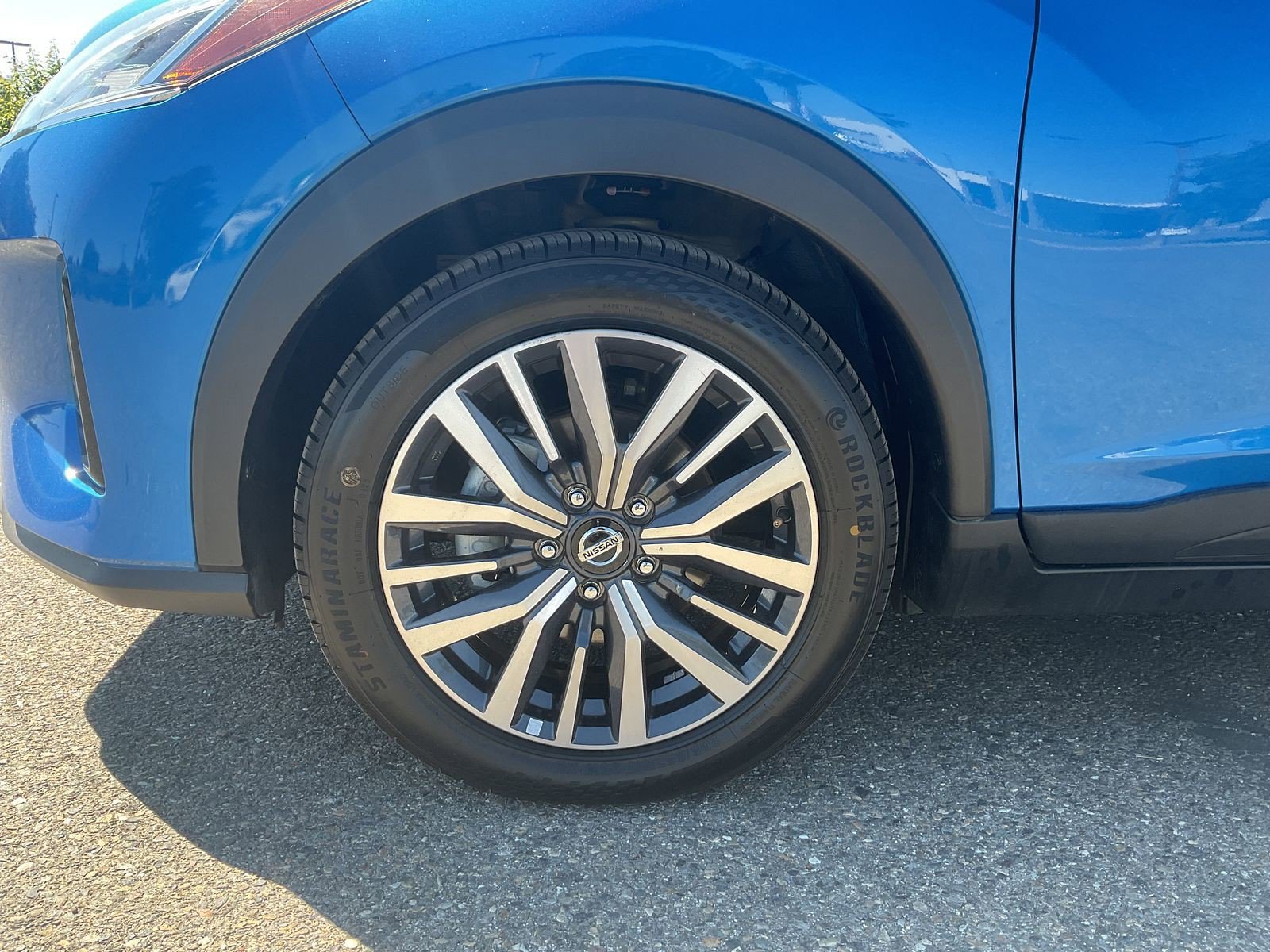 Used 2021 Electric Blue Metallic Nissan SV image 9