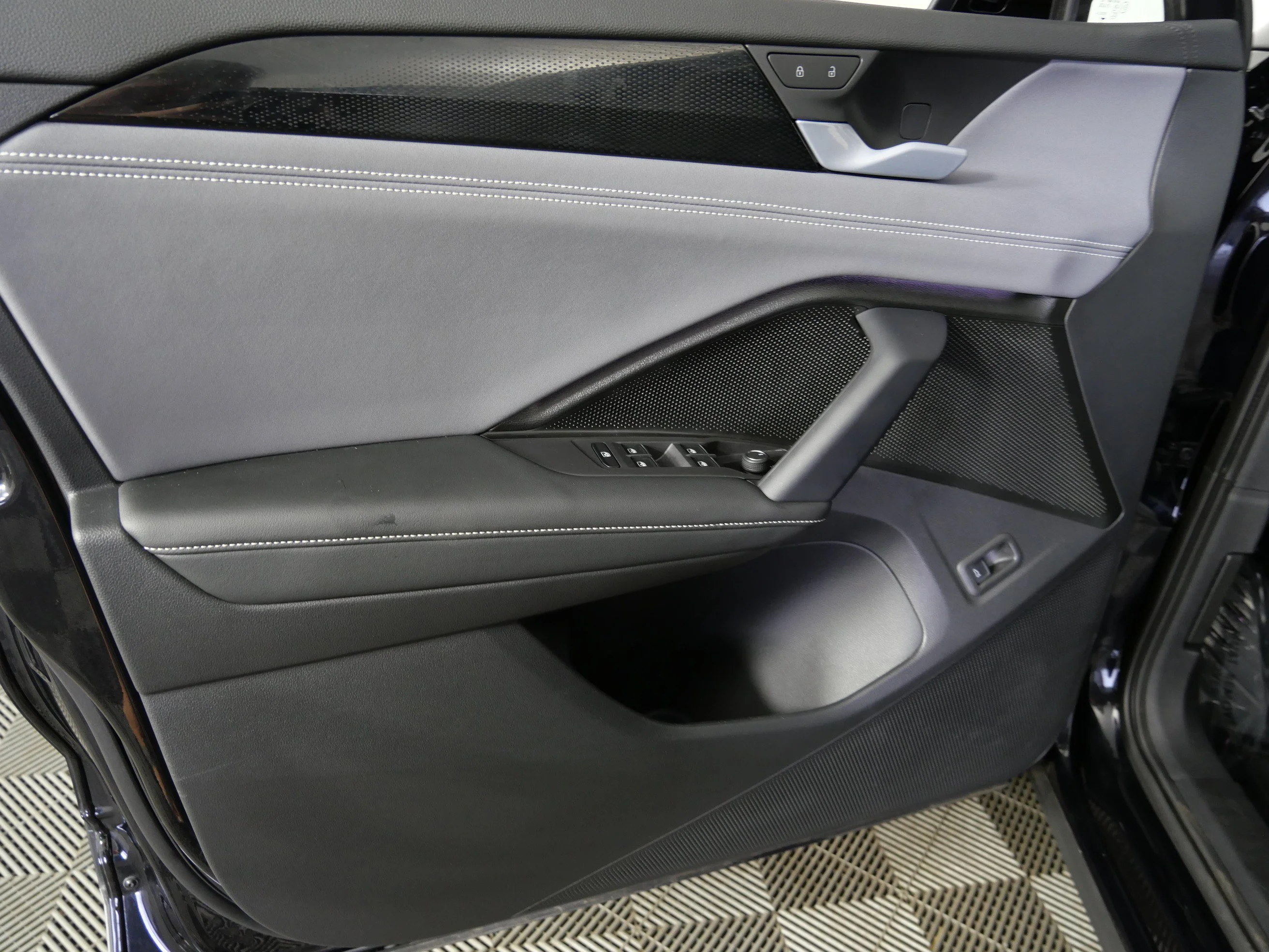 Certified Used 2026  Volkswagen SE image 23