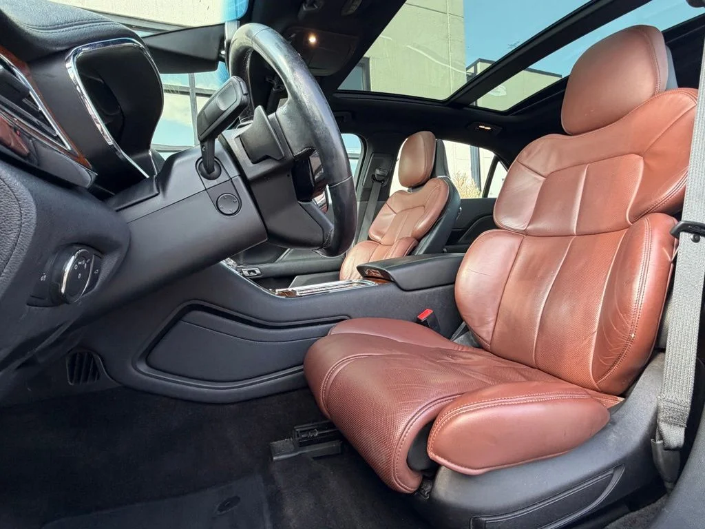 Used 2017 Silver Lincoln Reserve image 6