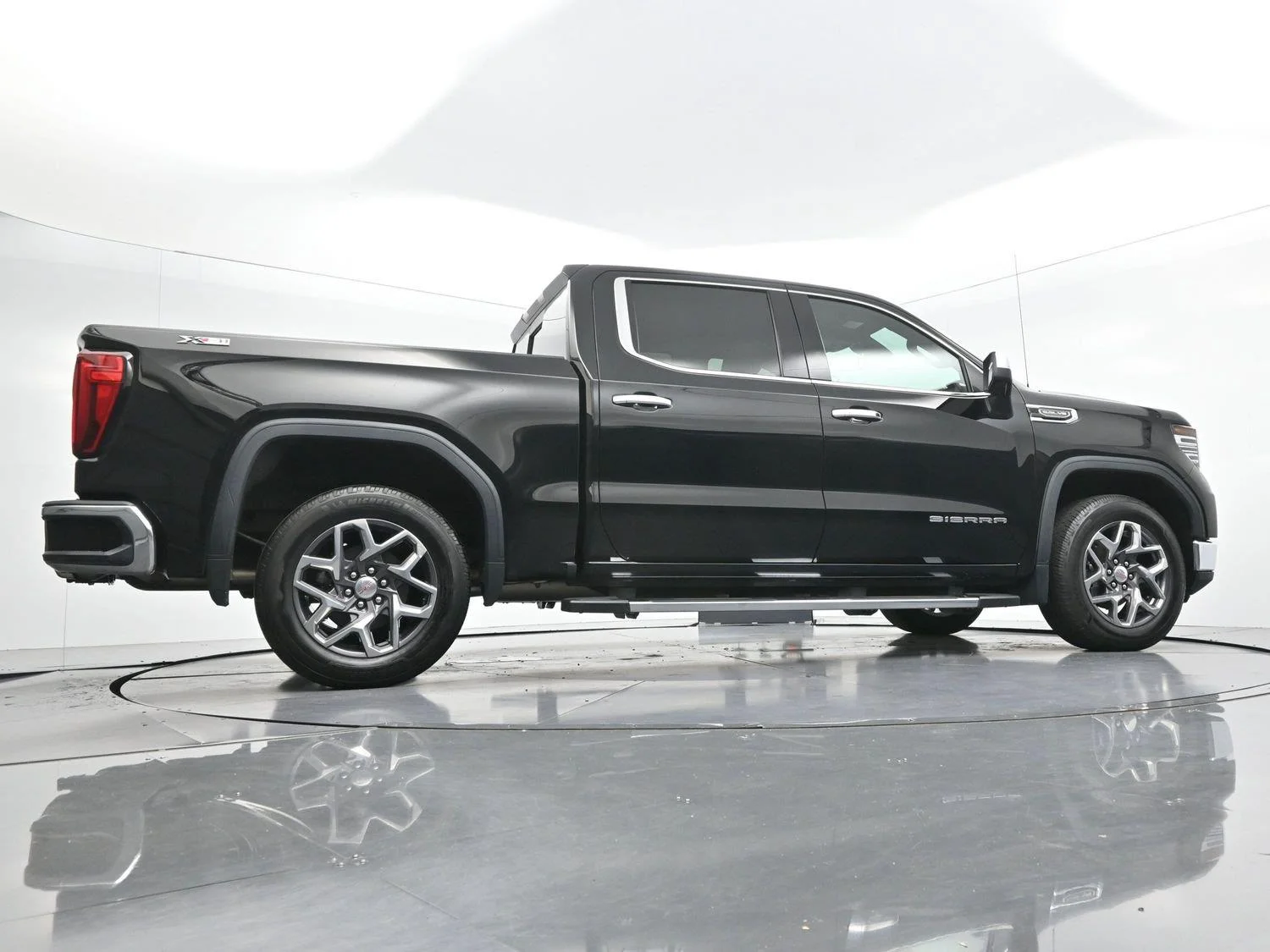 Used 2023 ONYX BLACK GMC SLT image 54