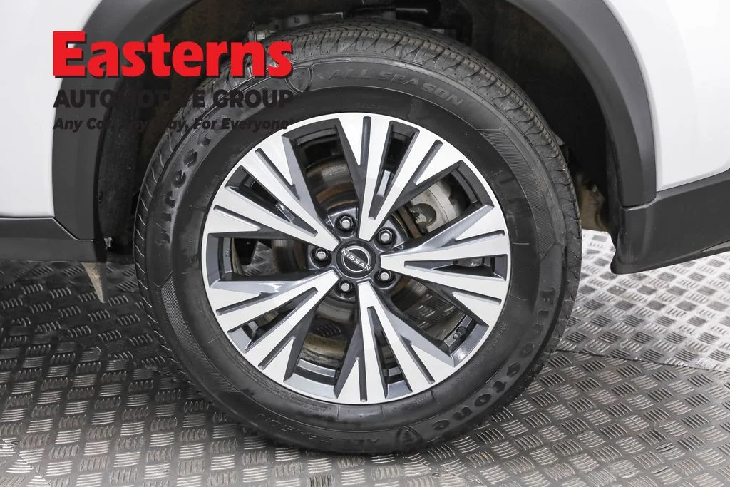 Used 2022 Silver Nissan SV image 33