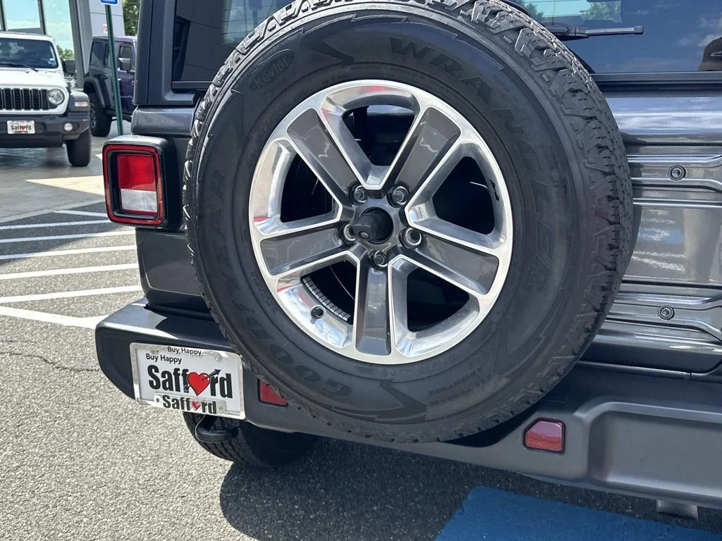 Used 2022 Gray Jeep Unlimited Sahara image 11