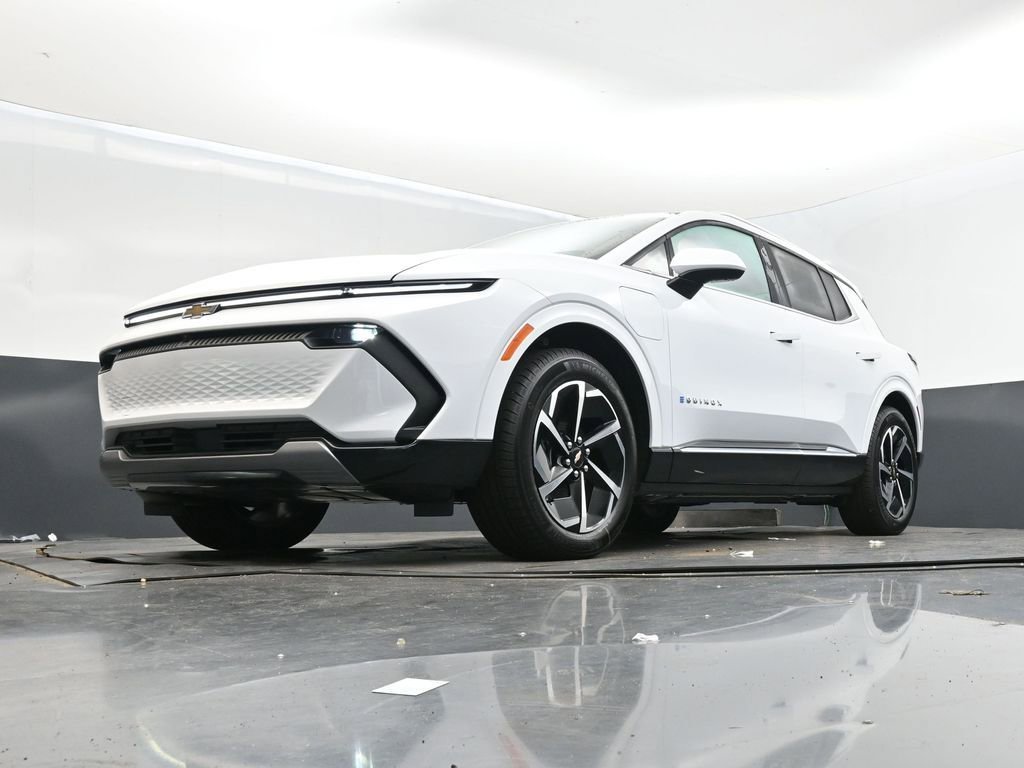 New 2025 Summit White Chevrolet LT image 39