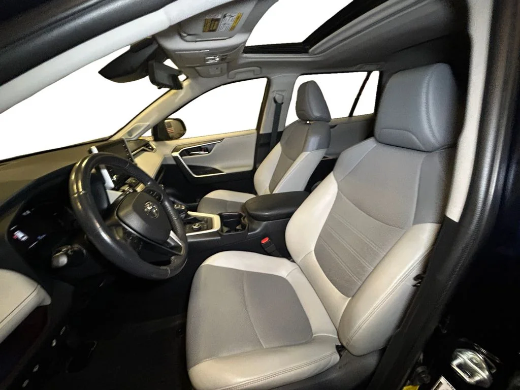 Used 2019 Blueprint Toyota Limited image 9