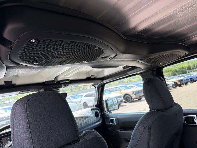 New 2026 Black Clear-Coat Exterior Paint Jeep 85th Anniversary Edition image 10