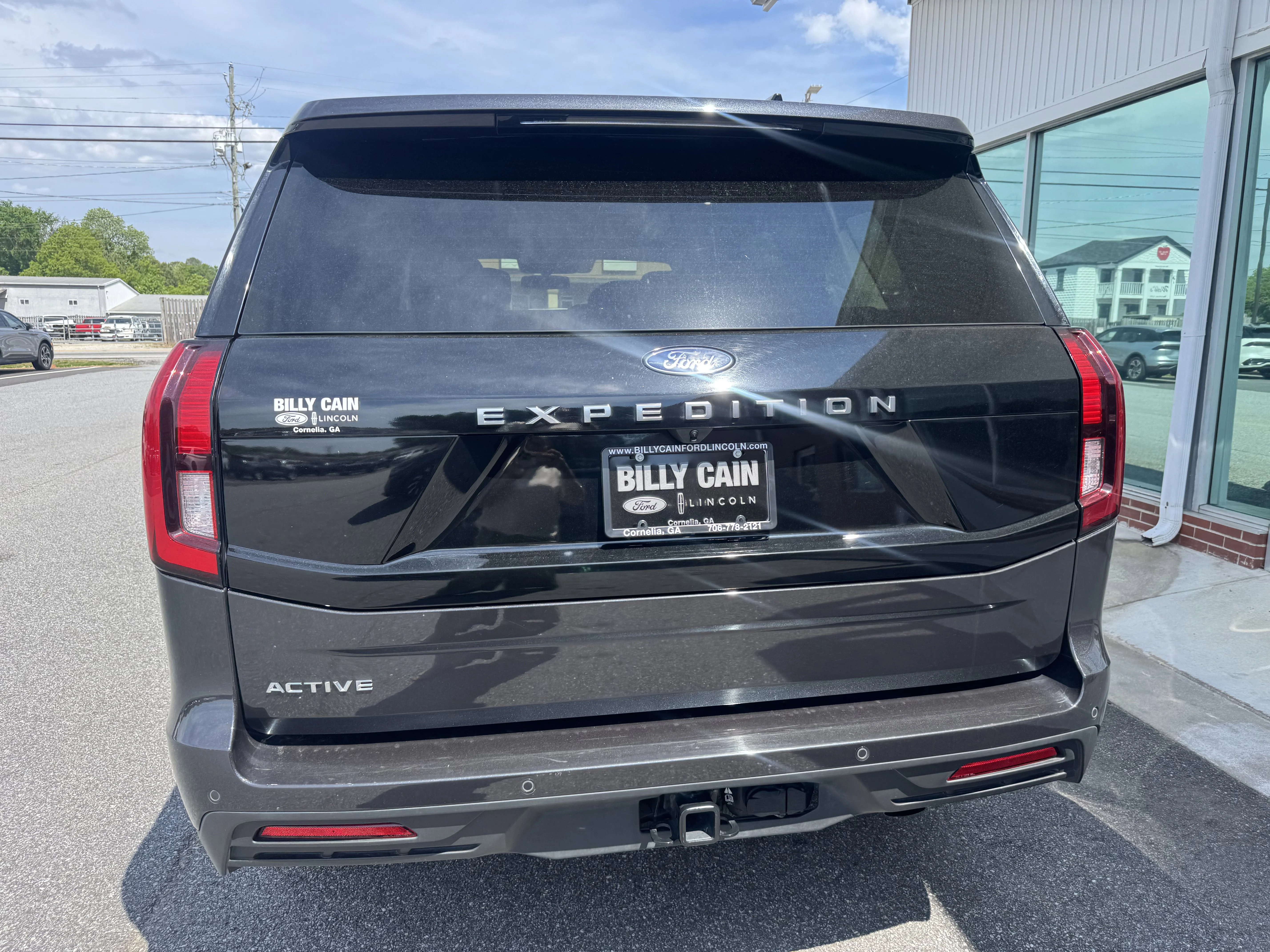 Used 2025 Dark Matter Gray Metallic Ford Active image 3