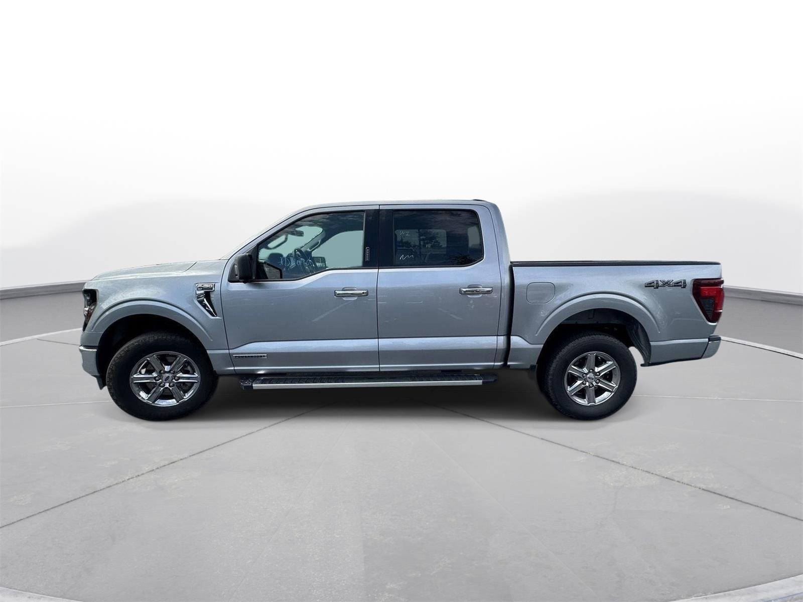 Used 2024 Iconic Silver Metallic Ford XLT image 9