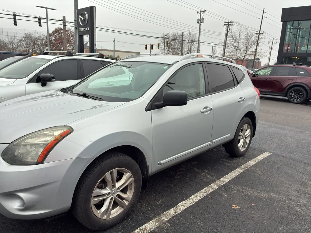 Used 2015 Brilliant Silver Nissan S image 4