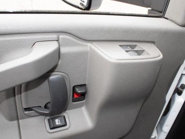 New 2025 Summit White GMC 1WT image 8