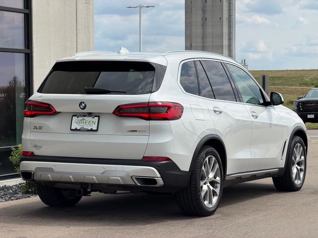 Used 2019 White BMW xDrive40i image 5