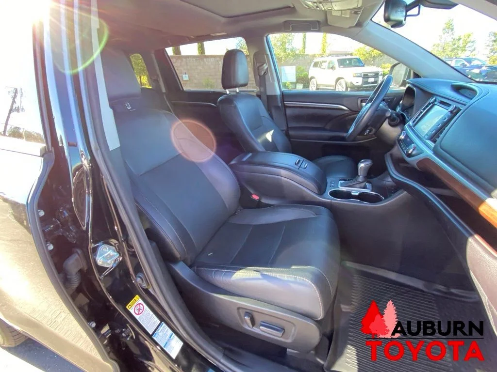 Used 2016 Midnight Black Metallic Toyota Limited image 18