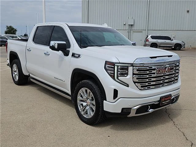 Used 2023 White Frost Tricoat GMC Denali 4x4 Crew Cab 6.6 ft. box 157 in. WB image 6