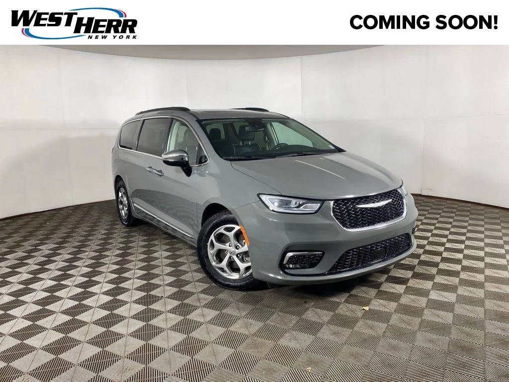 Used 2023 Ceramic Gray Clearcoat Chrysler Limited image 1